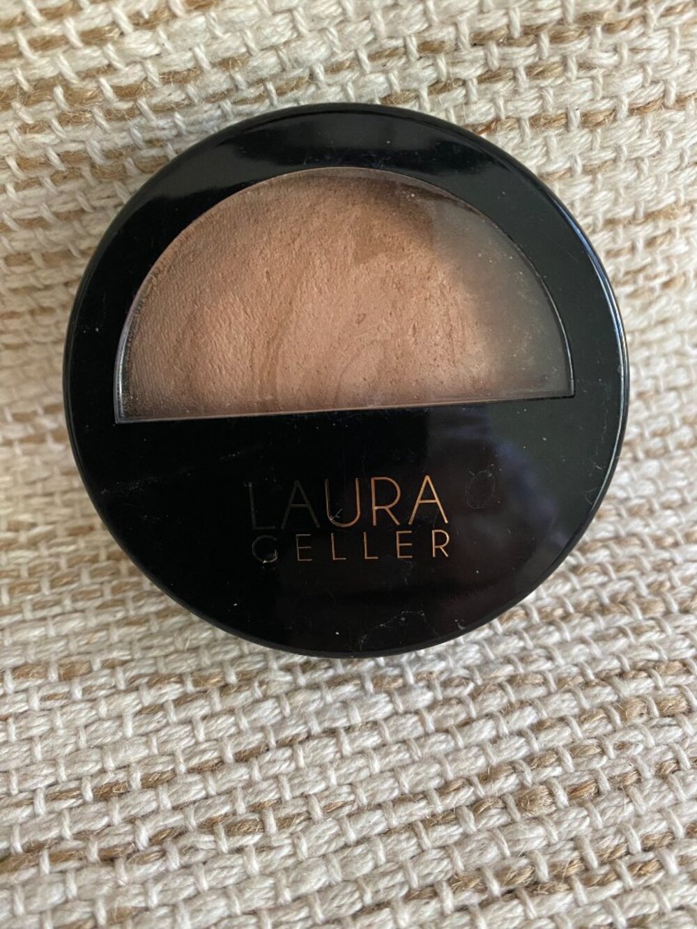 Laura Geller Balance N Brighten in color Golden Medium